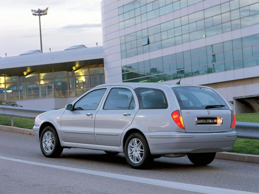  Lancia Lybra SW 1999 года  (фото 48 из 57)